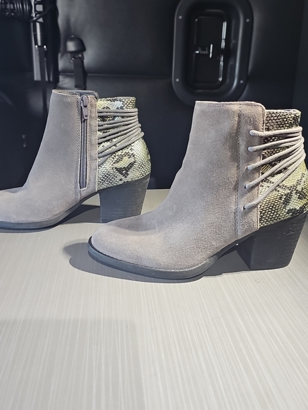 Skechers Women’s Gray Wild Wraps Suede Snake Print Zip Heel Boot‎ Size 7 EUC